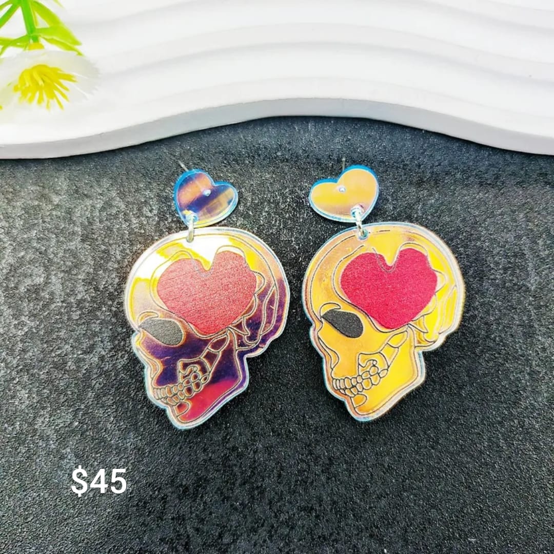 arete calavera con corazón