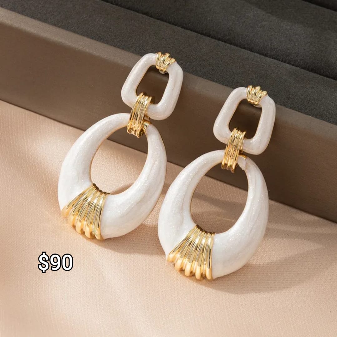 arete de metal en forma de círculos