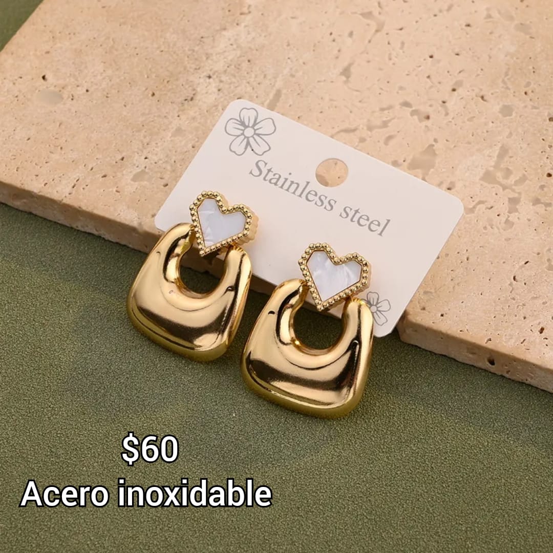 arete de acero inoxidable en forma de corazón