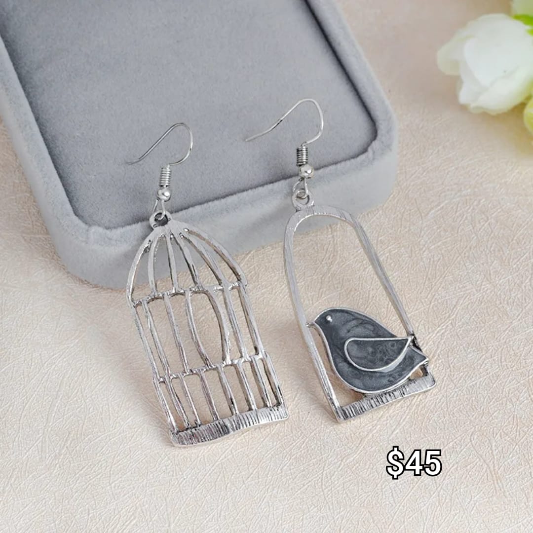 arete de gancho en forma de pajarito y su jaula