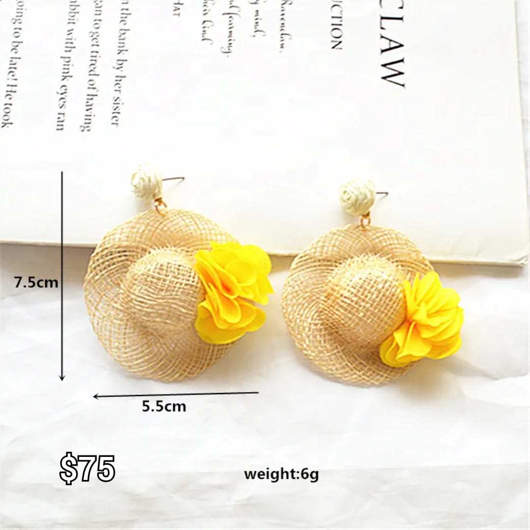 arete sombrero con flor amarilla