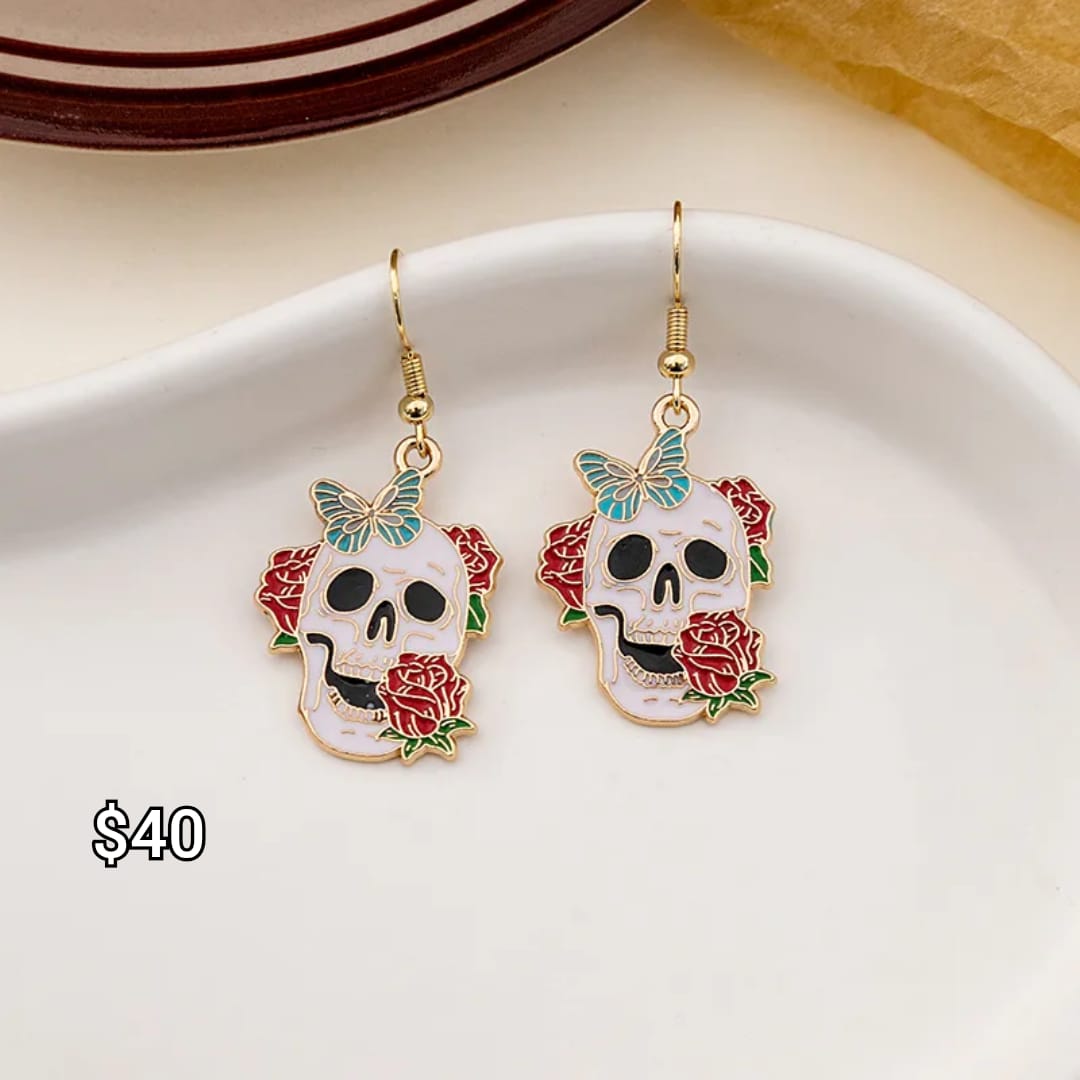 arete calavera con rosas