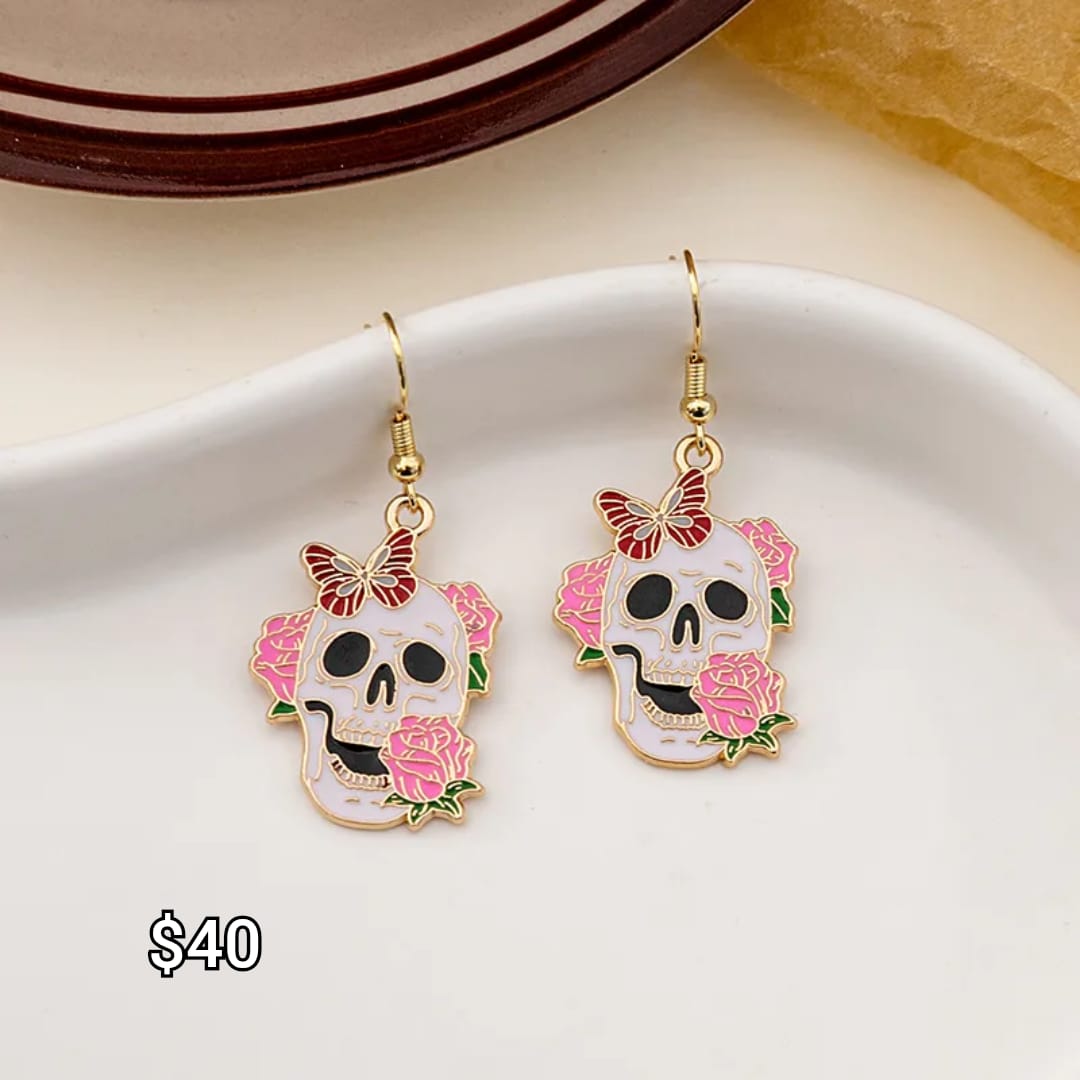 arete en forma de craneo con mariposa