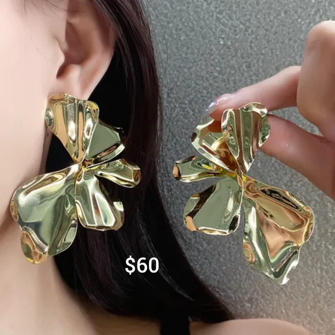 arete pétalo dorado