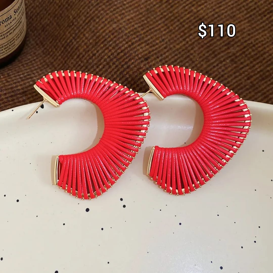 arracada roja de hilo