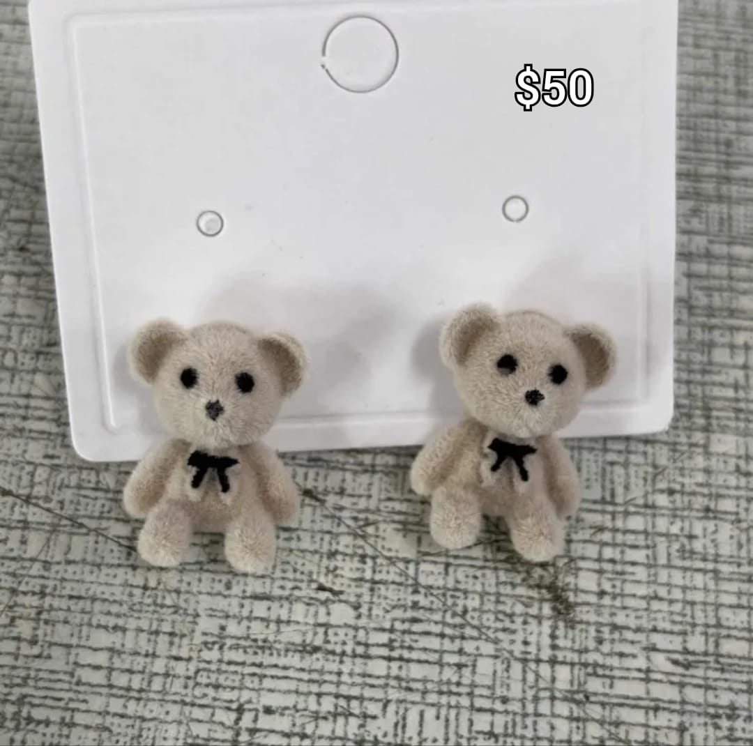 arete osito con moño negro