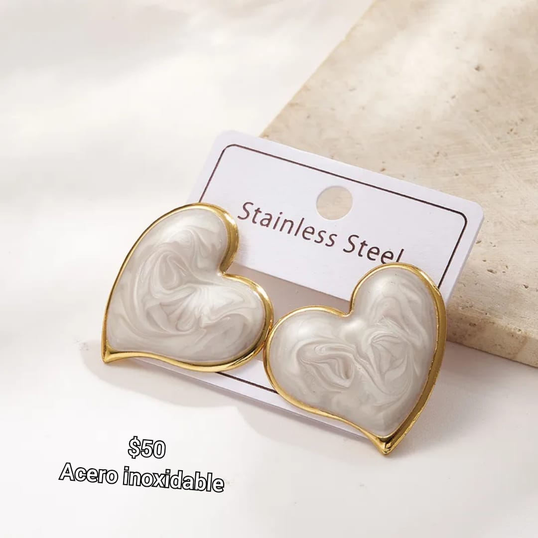 arete corazón blanco