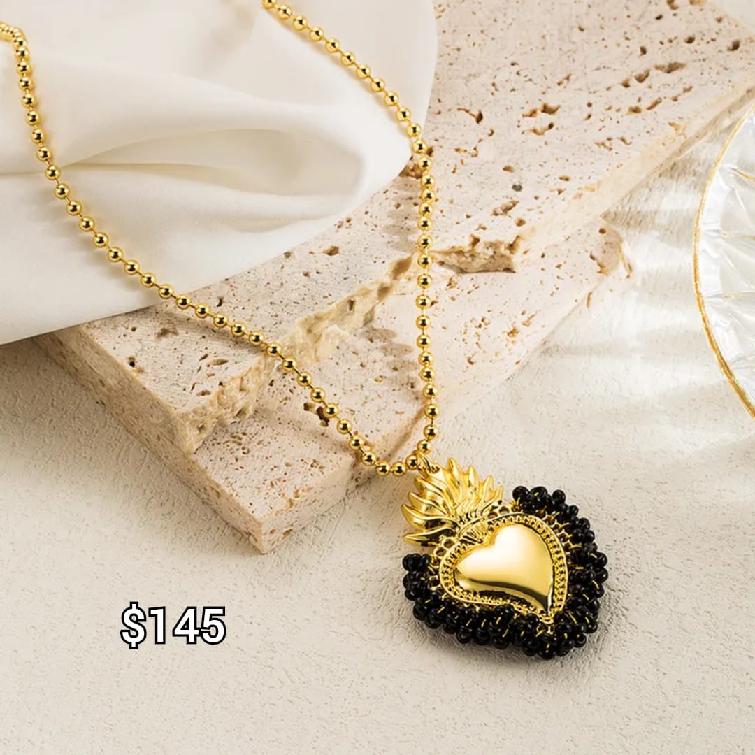 collar corazón negro